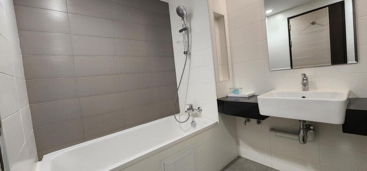 Prom Hotel バンコク都 エクステリア 写真