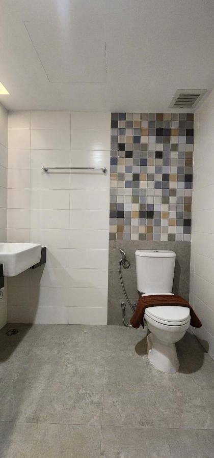 Prom Hotel バンコク都 エクステリア 写真
