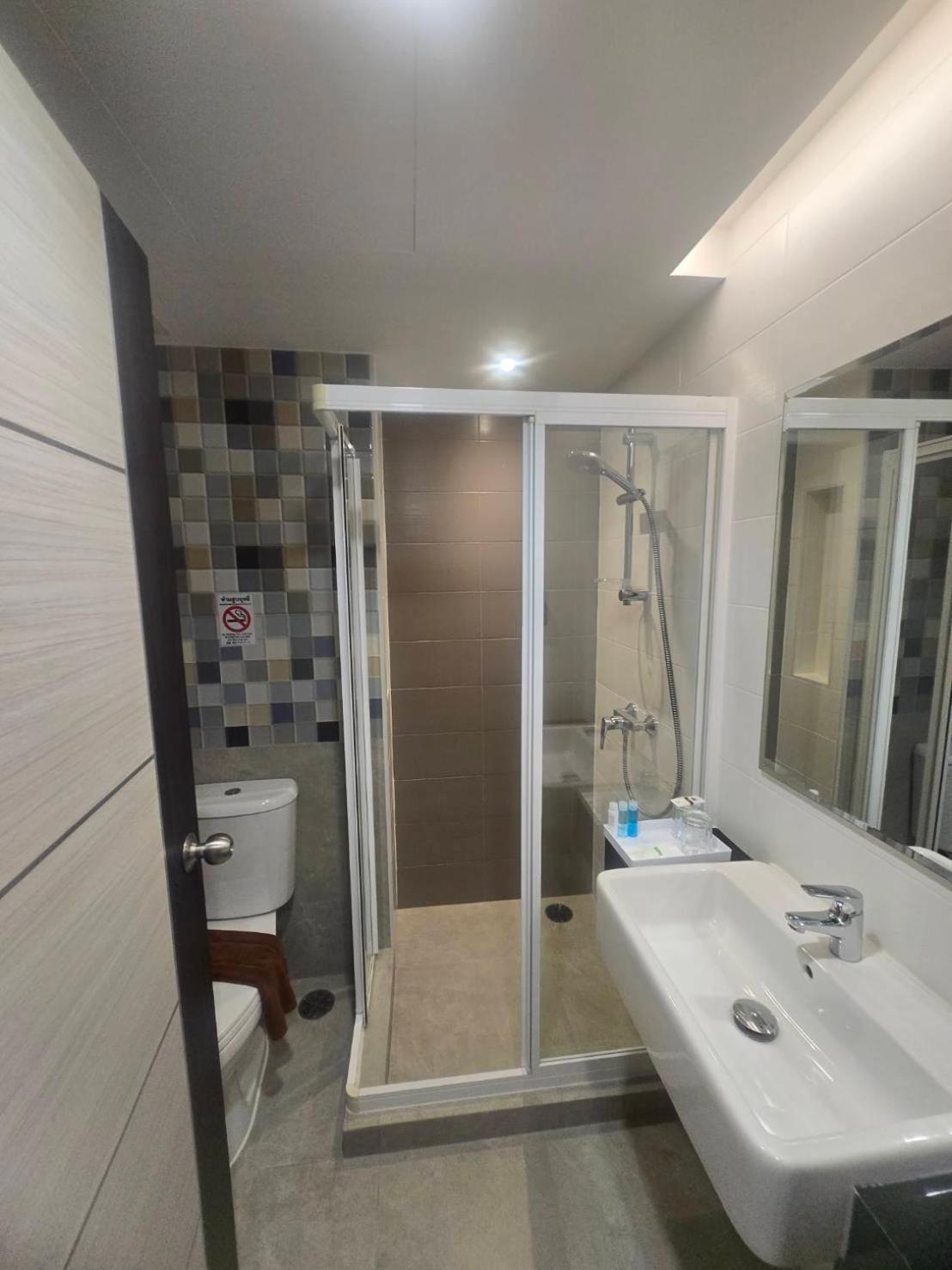 Prom Hotel バンコク都 エクステリア 写真
